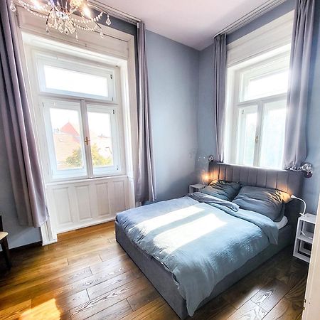 Residence Oasis Gyor Bagian luar foto