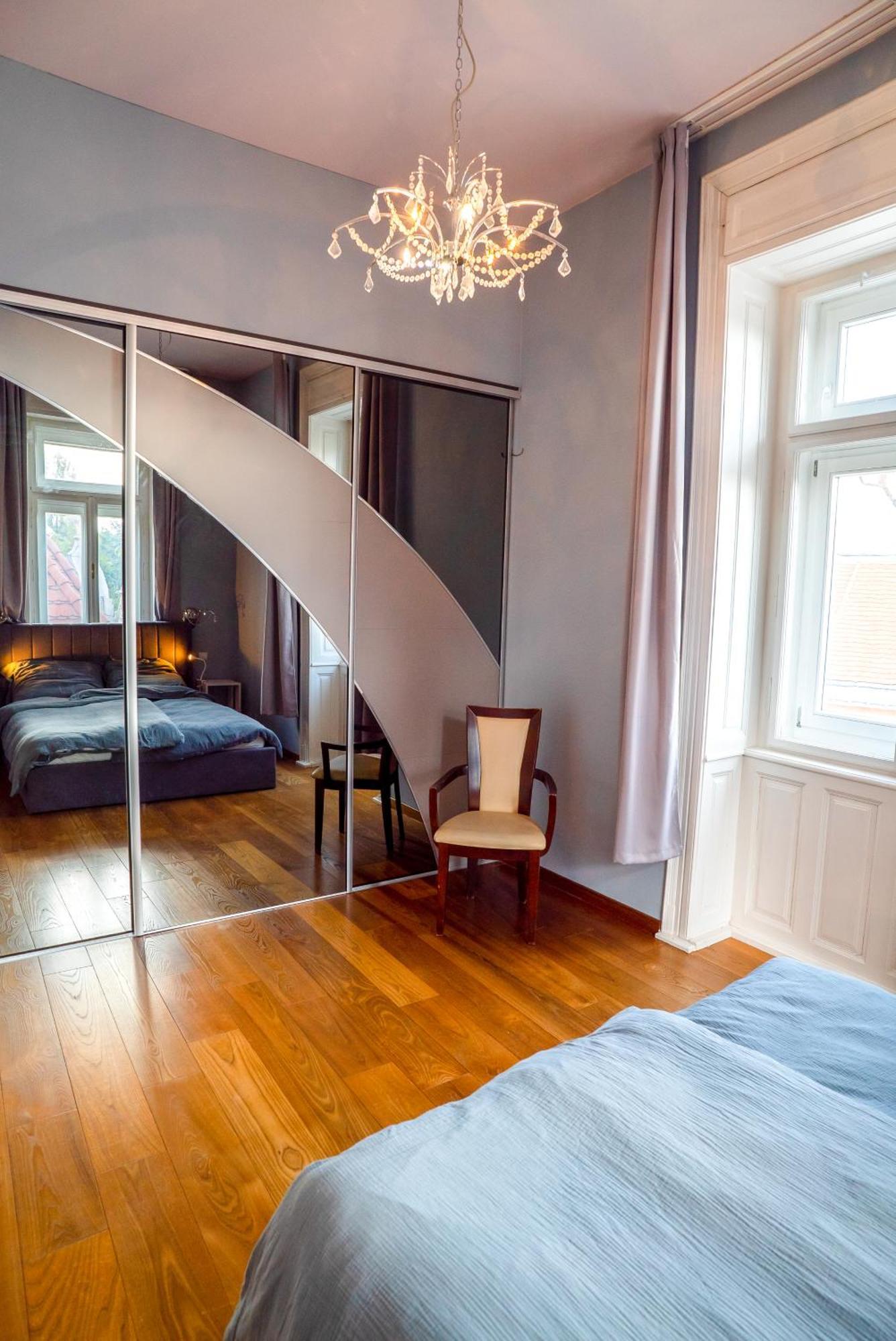Residence Oasis Gyor Bagian luar foto