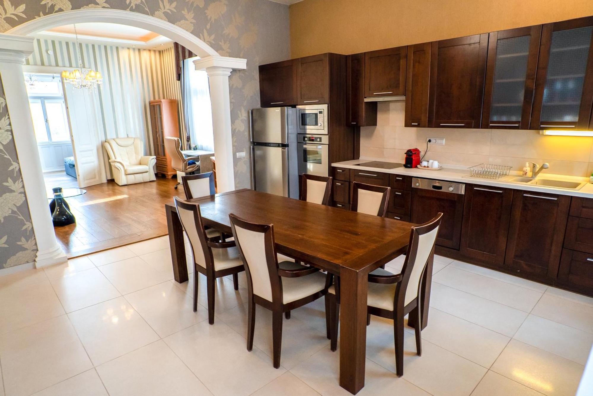 Residence Oasis Gyor Bagian luar foto