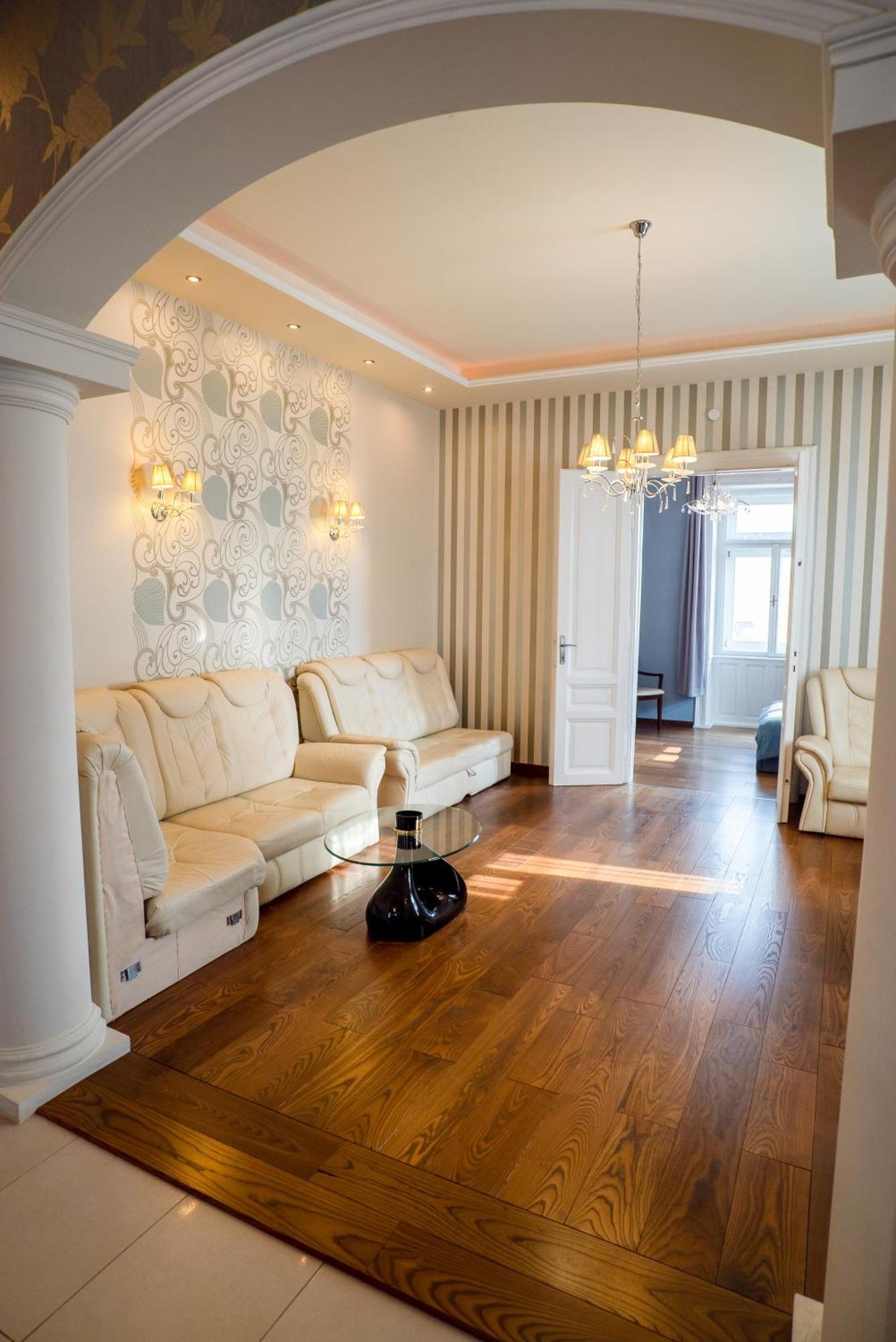 Residence Oasis Gyor Bagian luar foto