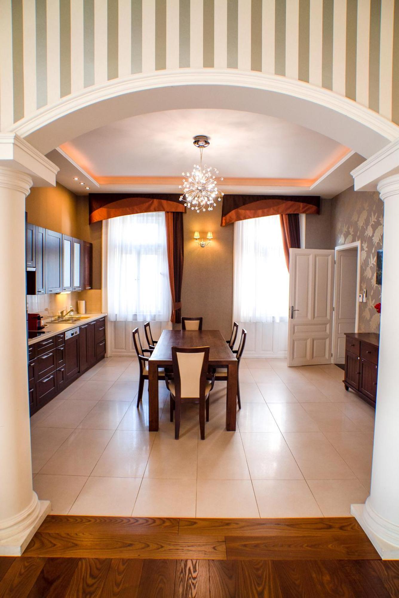 Residence Oasis Gyor Bagian luar foto