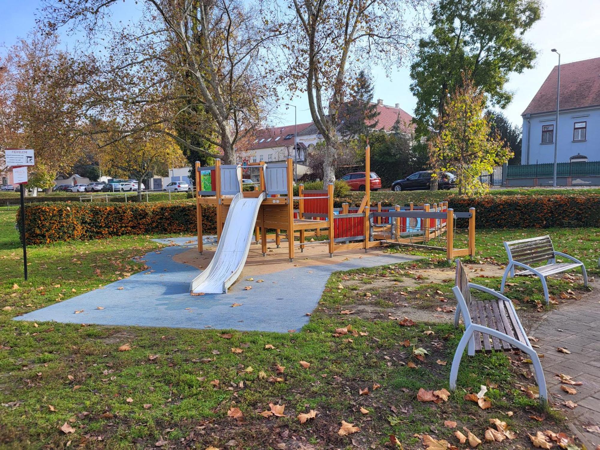 Residence Oasis Gyor Bagian luar foto